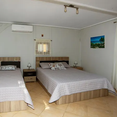 Daphnes Ájosz Nikólaosz